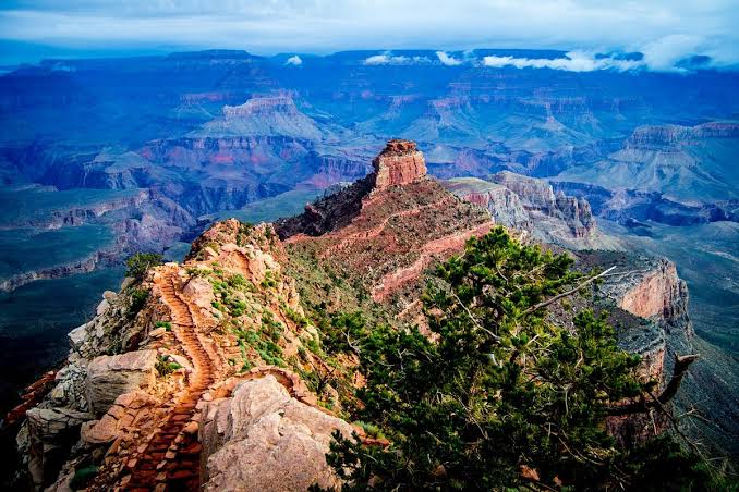 The Grand Canyon South Rim view from the edge